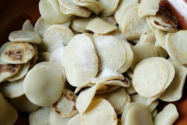 椒盐绿豆饼的做法图解1