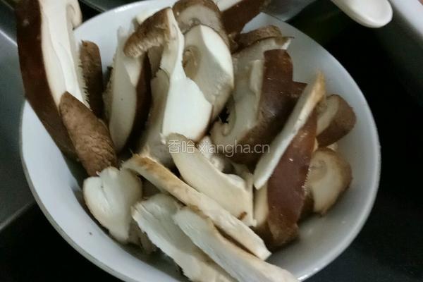 青菜炒蘑菇的做法图解2