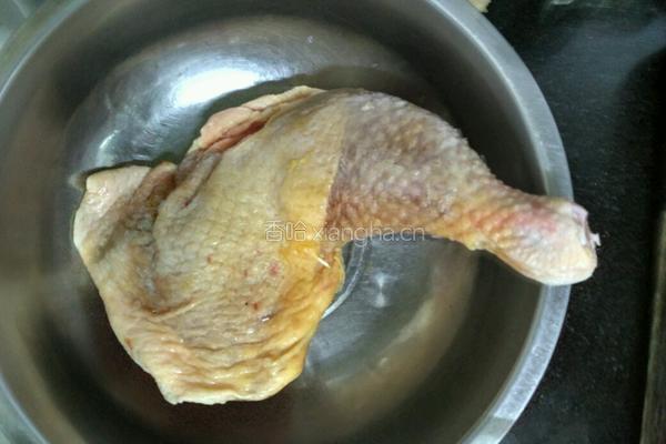 土豆蘑菇炖鸡的做法图解1