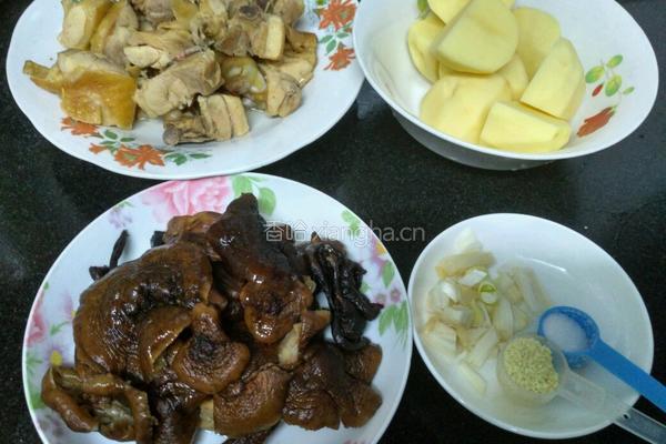 土豆蘑菇炖鸡的做法图解7