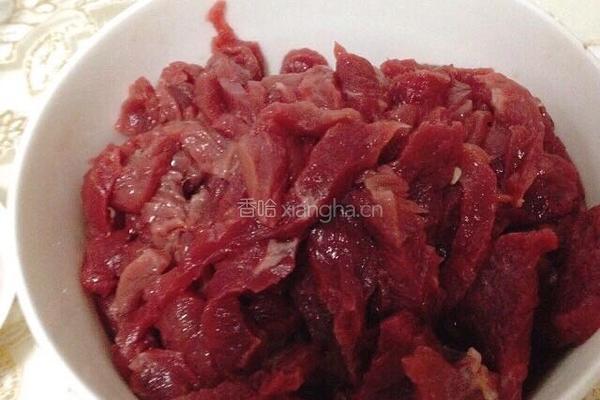 泡椒炒牛肉丝的做法图解2