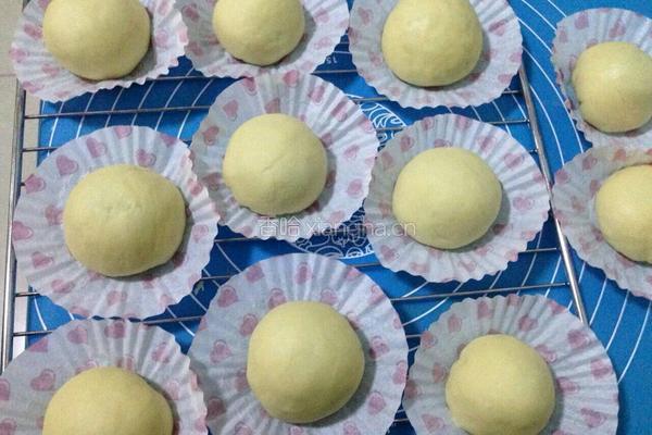 豆沙小餐包的做法图解11