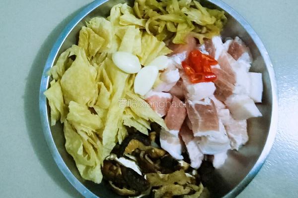 杂煲三层肉的做法图解1