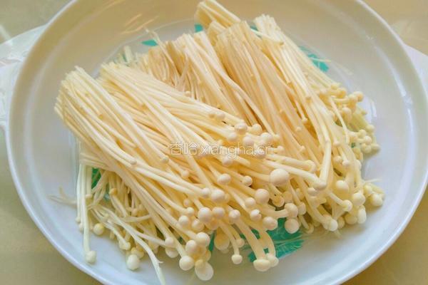 蒜香金针菇的做法图解1
