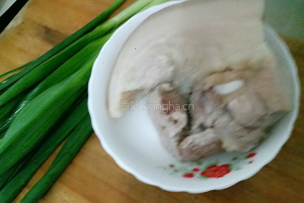 蒜苗回锅肉的做法图解3