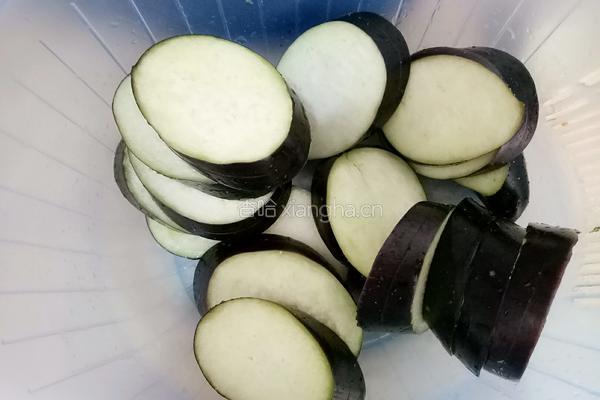 炸茄盒的做法图解2