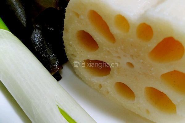 养生极品莲藕排骨汤的做法图解3
