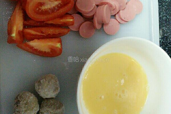 火腿肠鸡蛋面的做法图解1