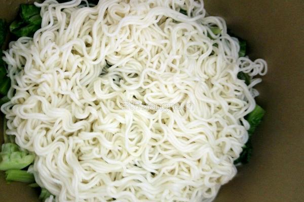 青菜炒面的做法图解3