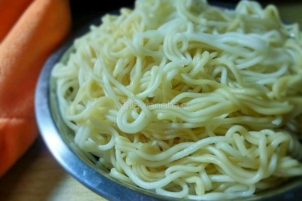 酱油炒湿面的做法图解4
