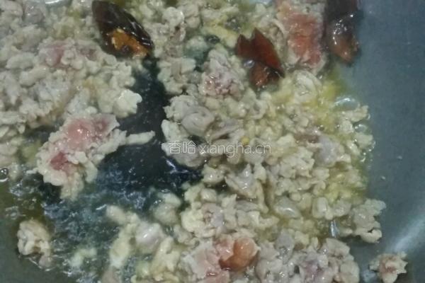 芹菜炒肉末的做法图解4