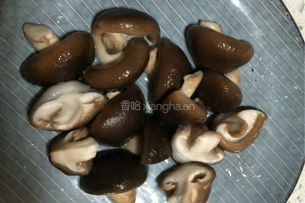 香菇扒油菜的做法图解1