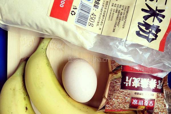 麦片炸香蕉的做法图解1