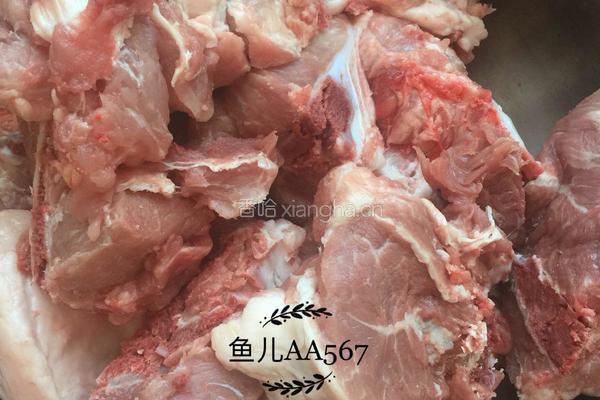 红烧猪骨头的做法图解1