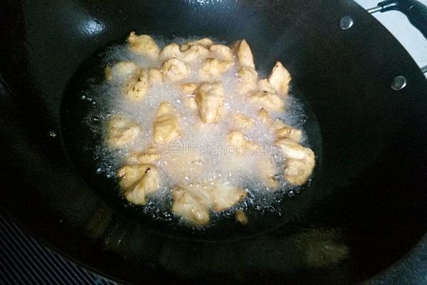 蜂蜜菠萝咕噜肉的做法图解8