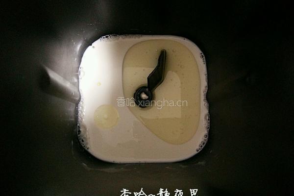 花朵豆沙馅面包的做法图解3