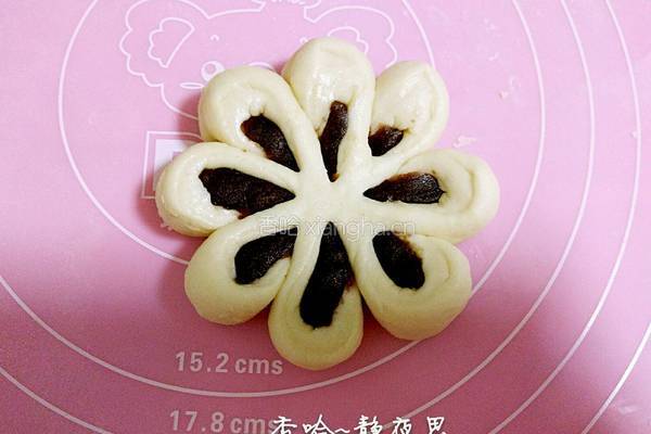 花朵豆沙馅面包的做法图解16