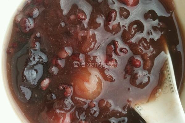 银耳桂圆莲子红枣百合薏仁黑米粥的做法图解7
