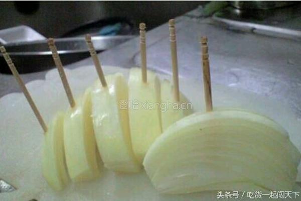 炸洋葱的做法图解1