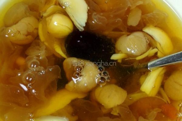银耳莲子羹的做法图解8