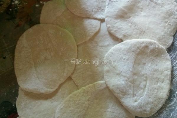 韭菜鸡蛋（香菇芹菜肉）包子的做法图解8