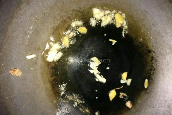 红椒炒肉片的做法图解1
