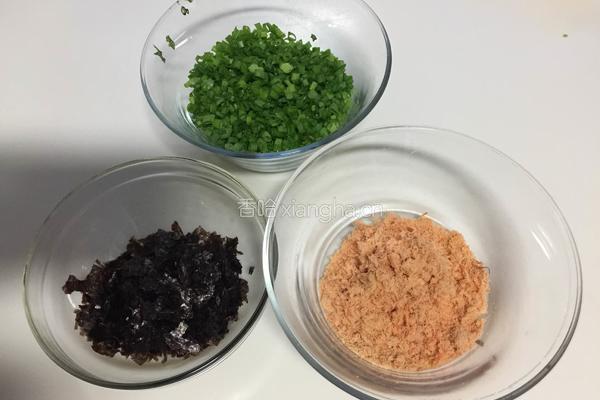 香葱海苔肉松蛋糕卷的做法图解1