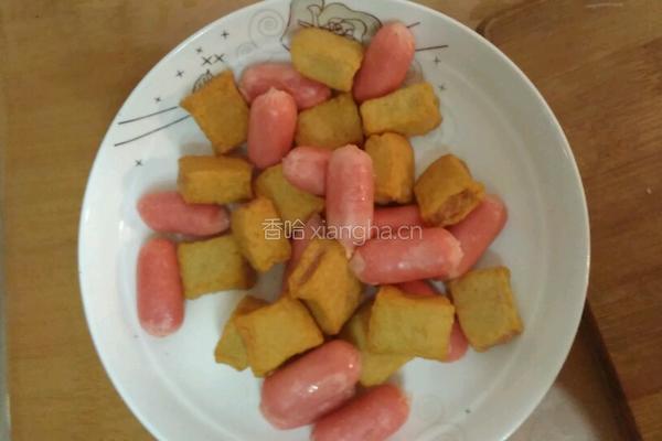 辣炒小肠鱼豆腐的做法图解1
