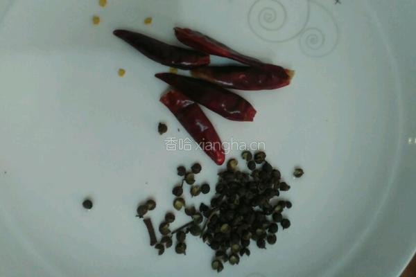 辣炒小肠鱼豆腐的做法图解3