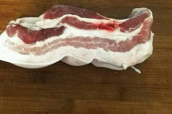 五花肉卷金针菇的做法图解1