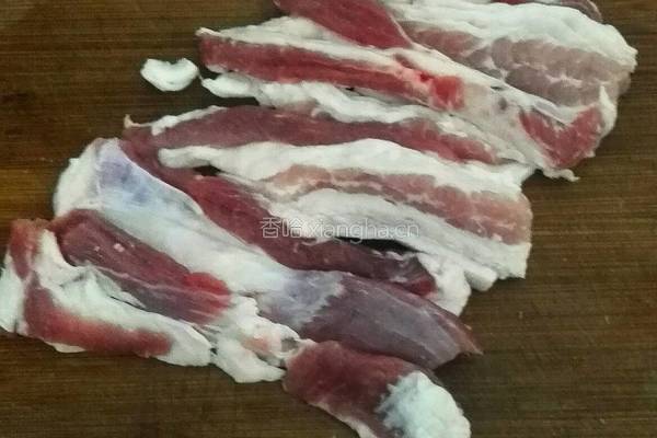 五花肉卷金针菇的做法图解2