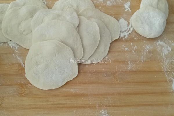 酱肉韭菜包子的做法图解9