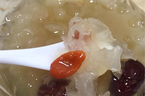 冰糖雪梨银耳羹