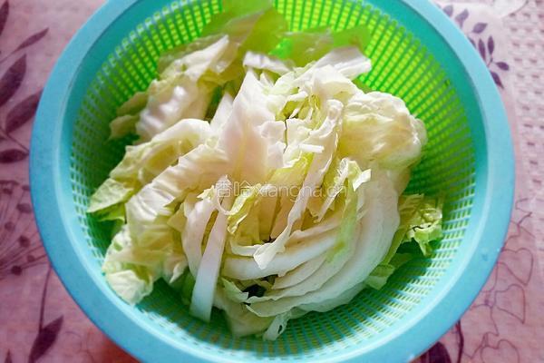 白菜鸡汤的做法图解1