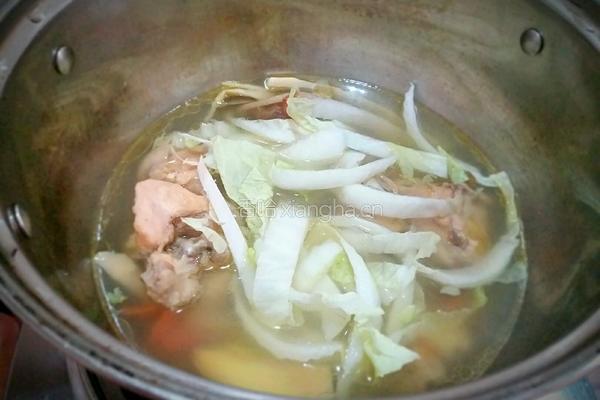 白菜鸡汤的做法图解3