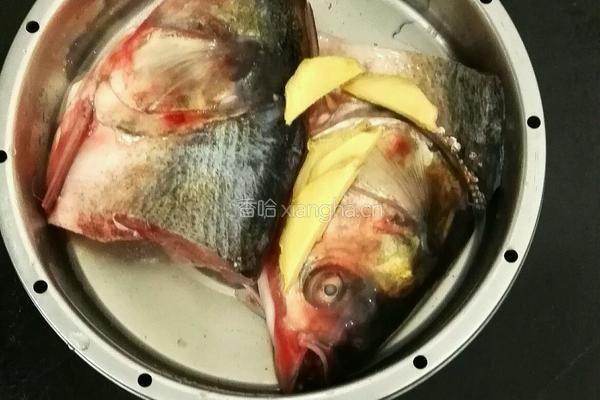 豆瓣酱鱼头的做法图解2