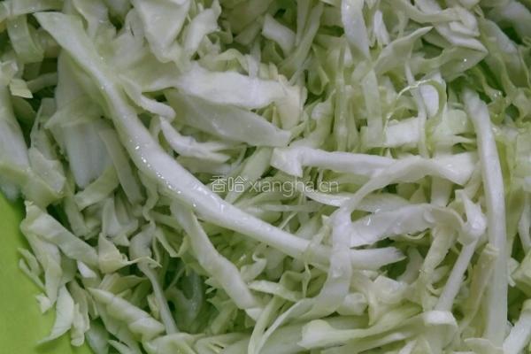 清炒圆白菜的做法图解1