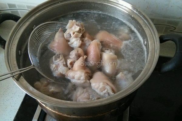 黄豆炖猪脚的做法图解6
