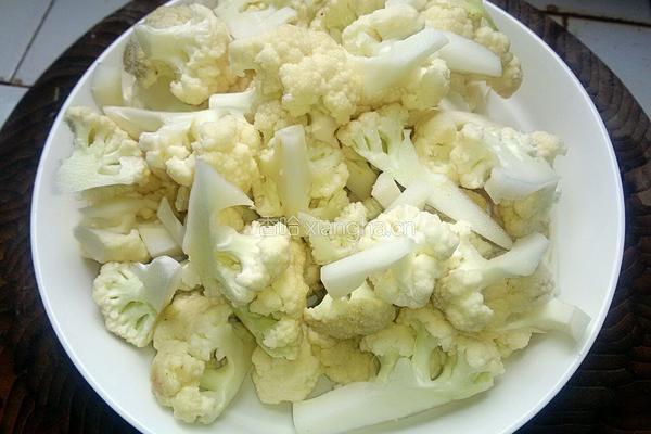 清炒花菜的做法图解1