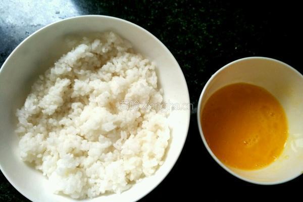 哆啦a梦版炒米饭的做法图解1