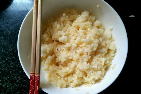 哆啦a梦版炒米饭的做法图解2