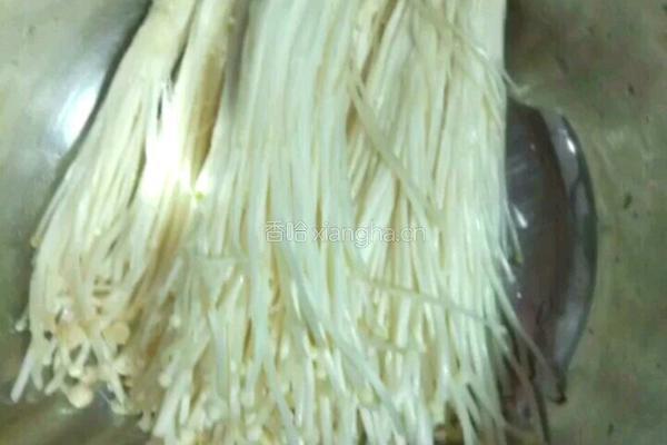 培根金针菇的做法图解1