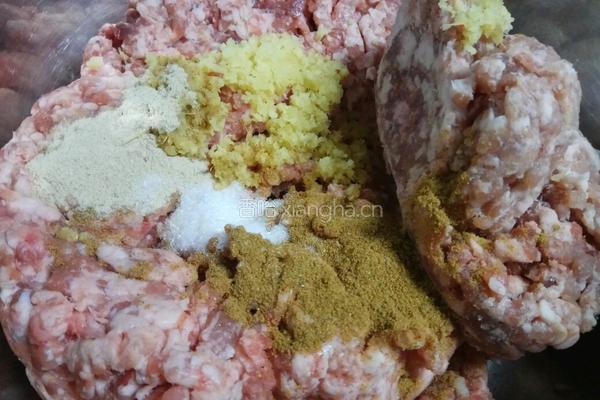 玉米面菜包的做法图解1