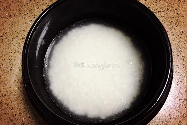 腊排骨煲仔饭的做法图解1