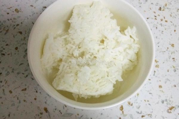 蛋炒饭的做法图解1