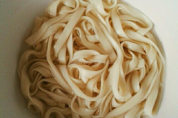 麻辣芽菜拌面的做法图解3