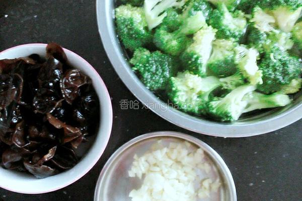 蒜香西兰花的做法图解3