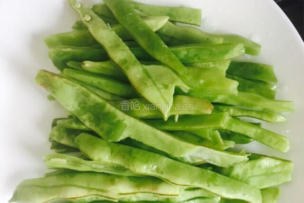 1鸡丝豆角焖面的做法图解2