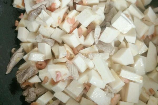 虾米瘦肉芋头豆腐汤的做法图解4