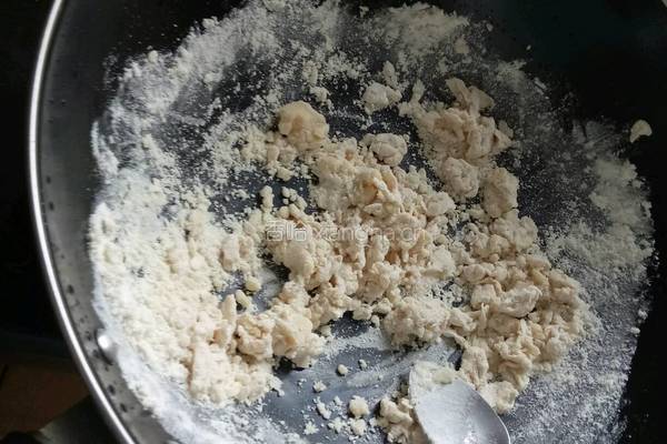 油炸豆沙馅酥饺的做法图解3